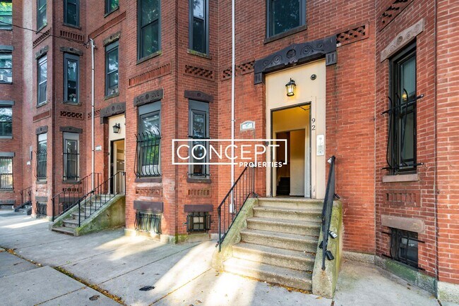 Building Photo - 92A Hammond St. Unit 1B