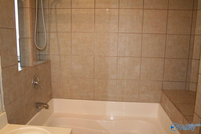 Building Photo - 5361 Bay Village Dr