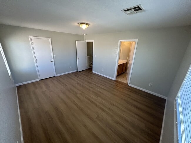 Building Photo - SW 2 story!