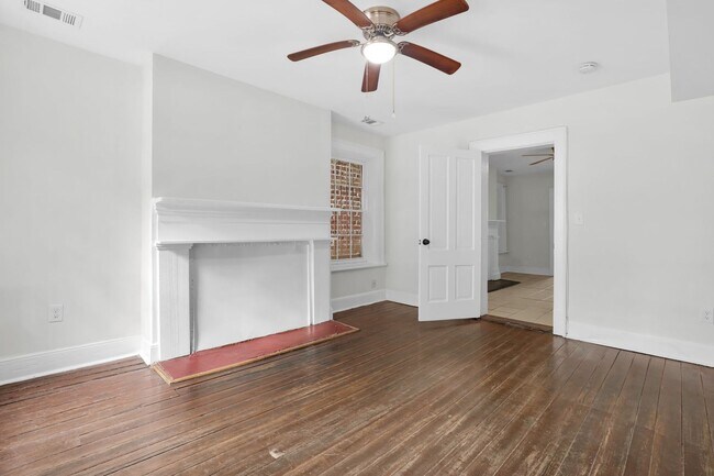 Building Photo - 703 Barnard St