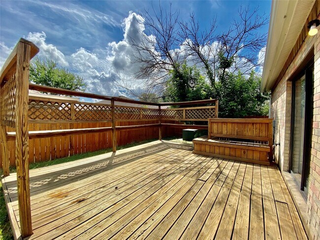 Building Photo - 3313 Settlement Dr