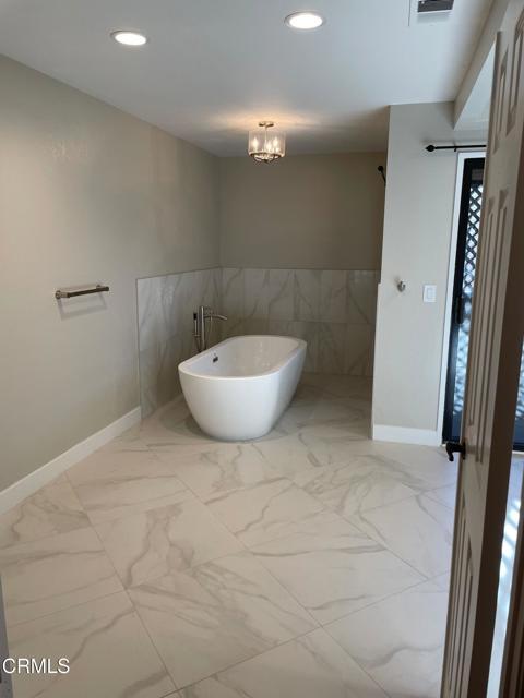 Building Photo - 852 N Monterey St