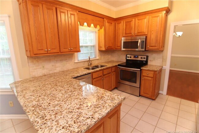 Building Photo - 2021 Shadow Creek Dr