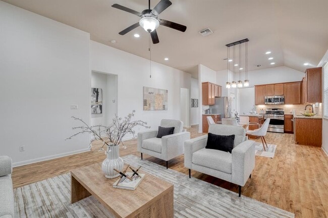 Building Photo - 2213 Lookout Range Dr