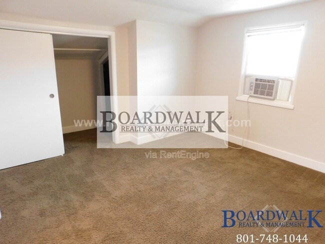 Building Photo - 657 Warnock Ave
