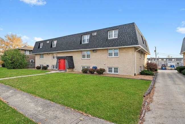 Building Photo - 609 E 3rd St