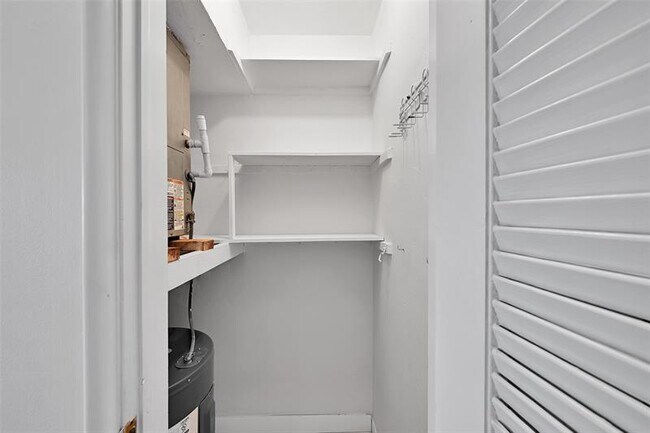 Building Photo - 2624 NE 32nd St