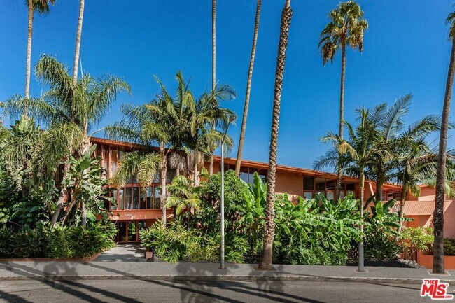 Building Photo - 1400 Hayworth Ave