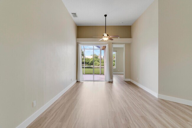 Building Photo - 726 SW Aruba Bay