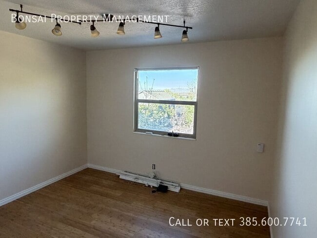 Building Photo - 1189 S 200 E