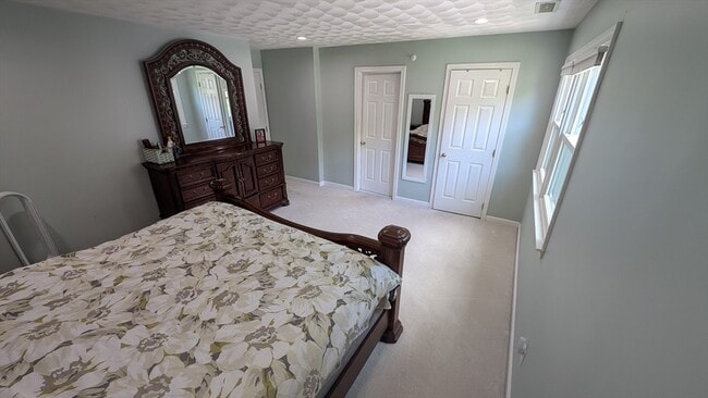Building Photo - 20 Winterberry Way