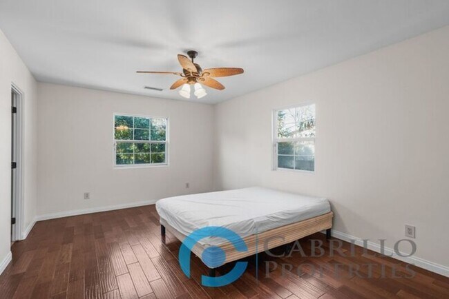 Building Photo - 7940 La Jolla Shores Dr