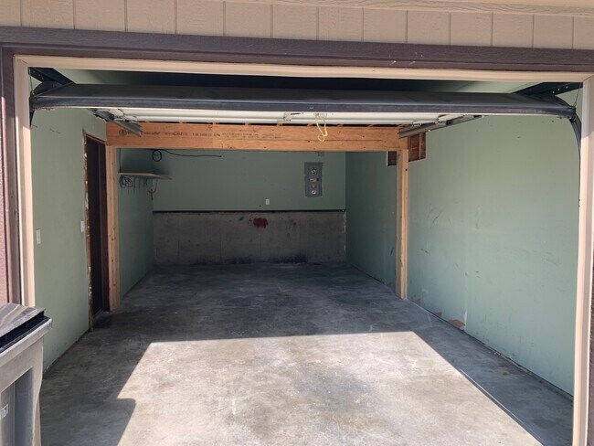 1 Car Garage - 11325 E 16th Ave
