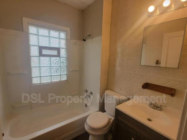 Building Photo - 3555 E 143rd St