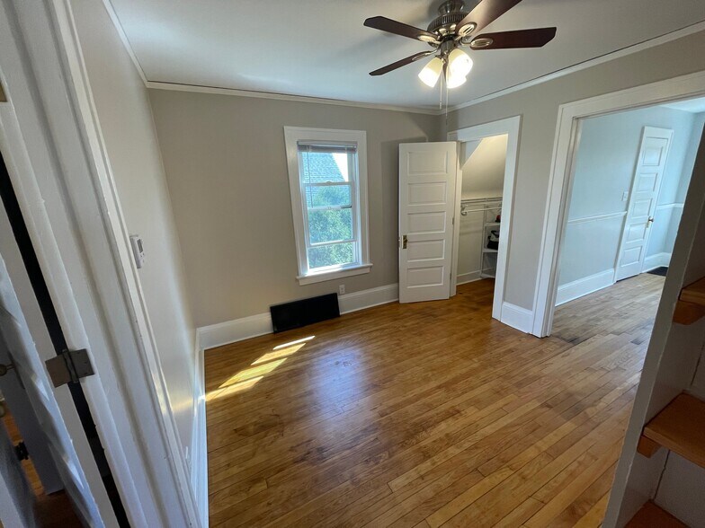 Building Photo - 1109 S 64th St