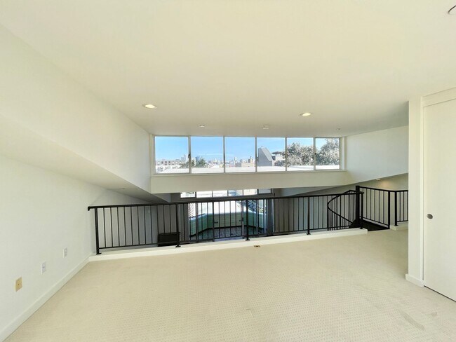 Building Photo - Sun Drenched Mission Loft! Top floor/Penthouse unit! 1BD/2BA! 1,202 SqFt! Parking! Laundry! Stora...