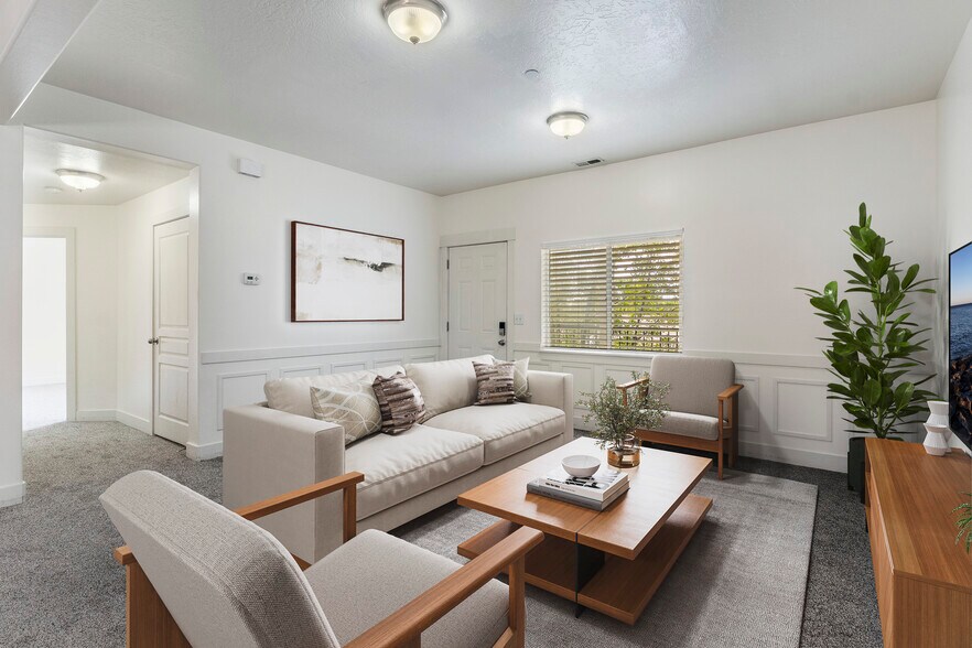 Building Photo - 389 S State St