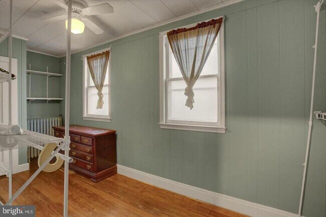 Building Photo - 230 W 2nd St