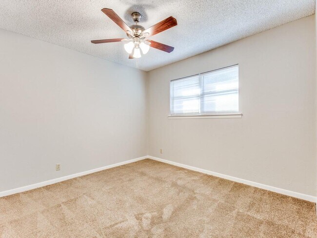 Building Photo - 1421 Karla Dr