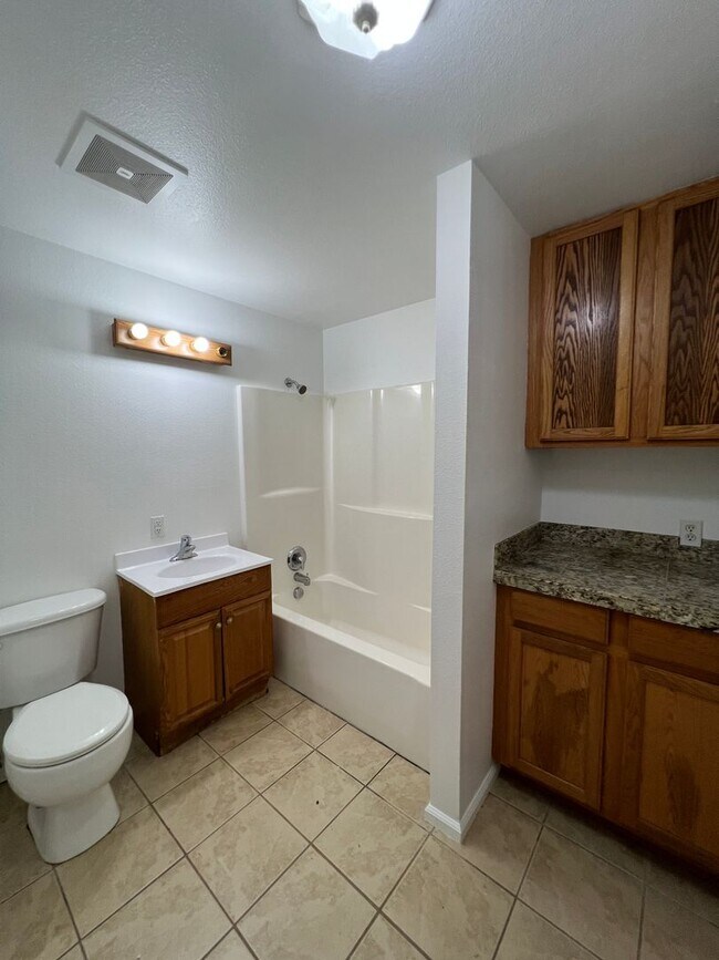 Building Photo - Harvey Development Duplex