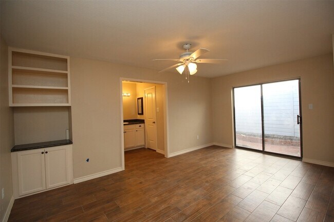 Building Photo - 13 Hideaway Dr