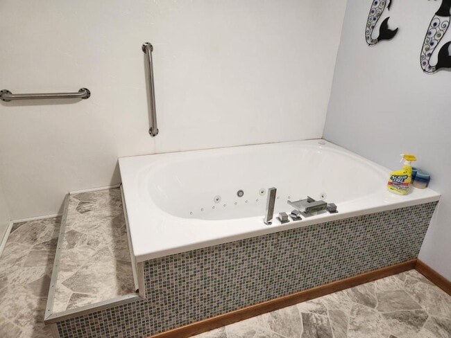 Building Photo - 336 Woodridge Pl