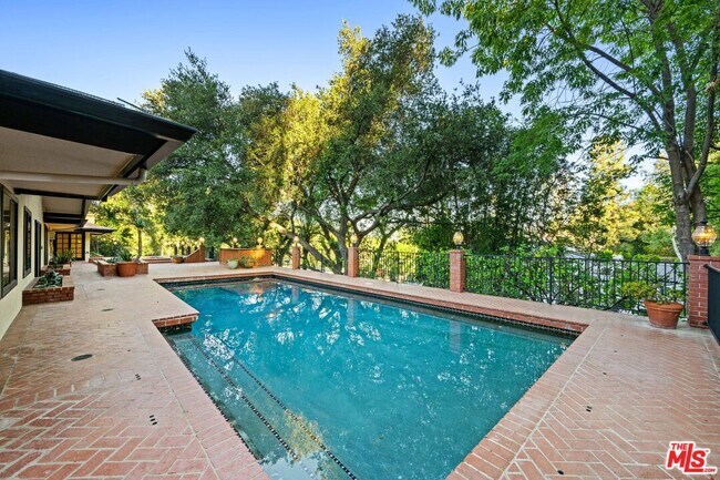 Building Photo - 17449 Sumiya Dr