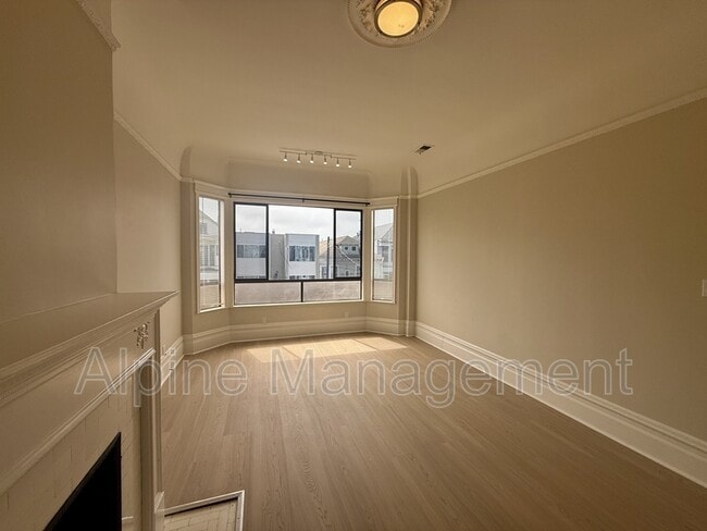 Building Photo - 272 4th Ave
