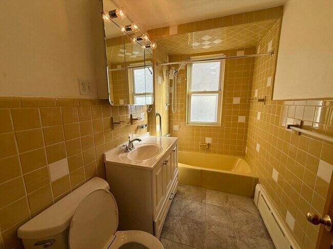 Building Photo - 8 Hastings St