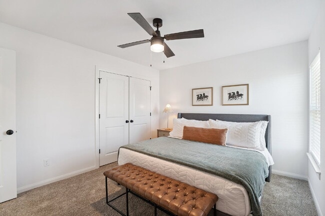 Building Photo - Fully Furnished 4 Bedroom + Bonus Room