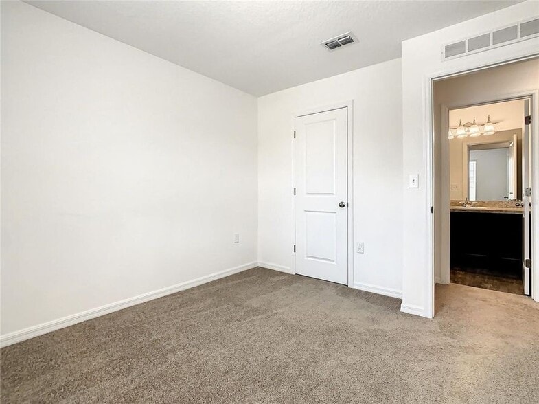 UNFURNISHED BEDROOM - 888 Grandin St