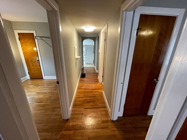 Building Photo - Cute Cottage Style Home For Rent