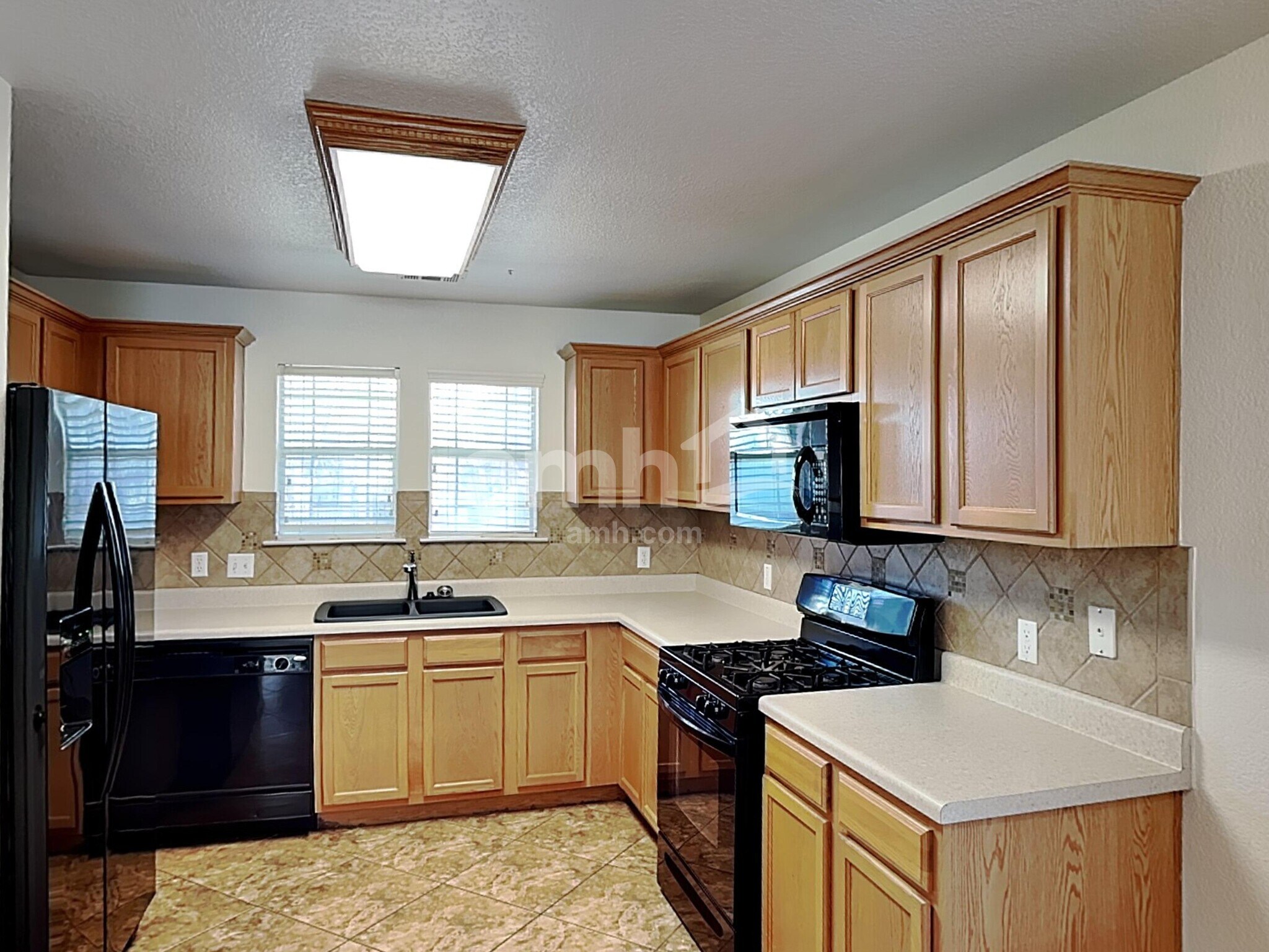 Building Photo - 1805 Lost Maples Loop