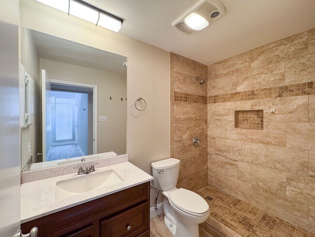 Building Photo - 3843