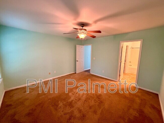 Building Photo - 1064 Kingston Village Loop