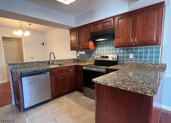 Building Photo - 64 Goldfinch Dr