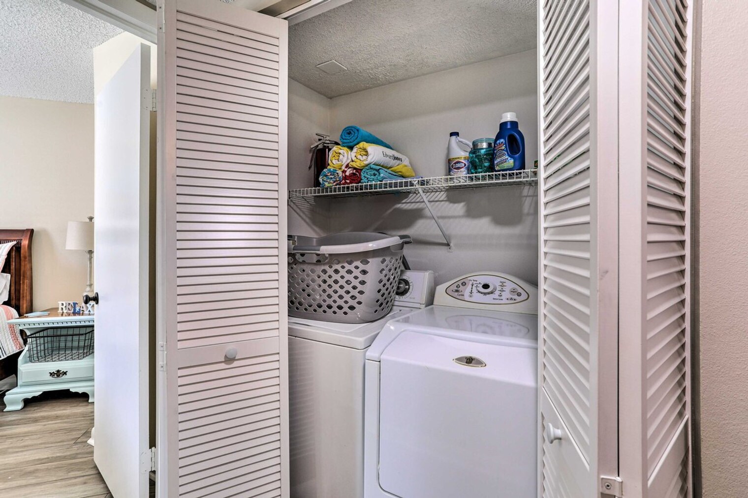 Building Photo - 6141 Bahia Del Mar Blvd S