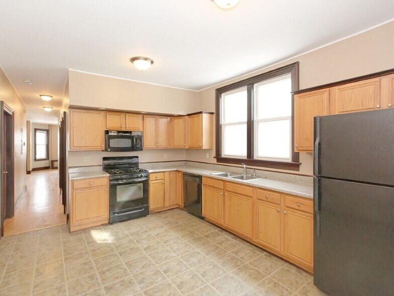 Building Photo - 546 Mercer St