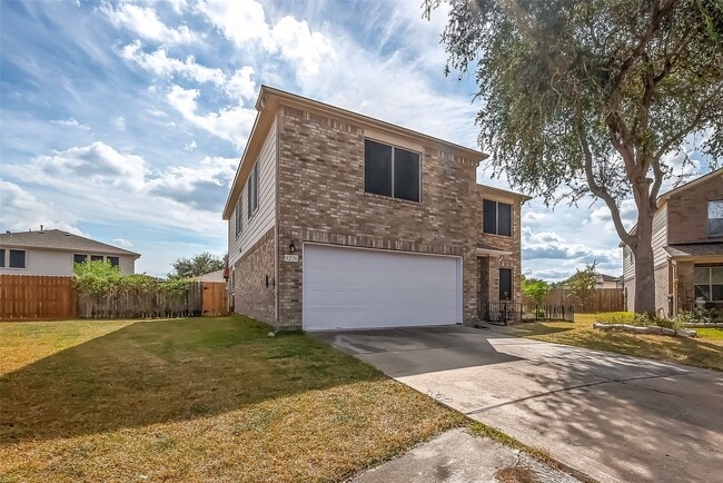 Building Photo - 9226 MacMillan Ln