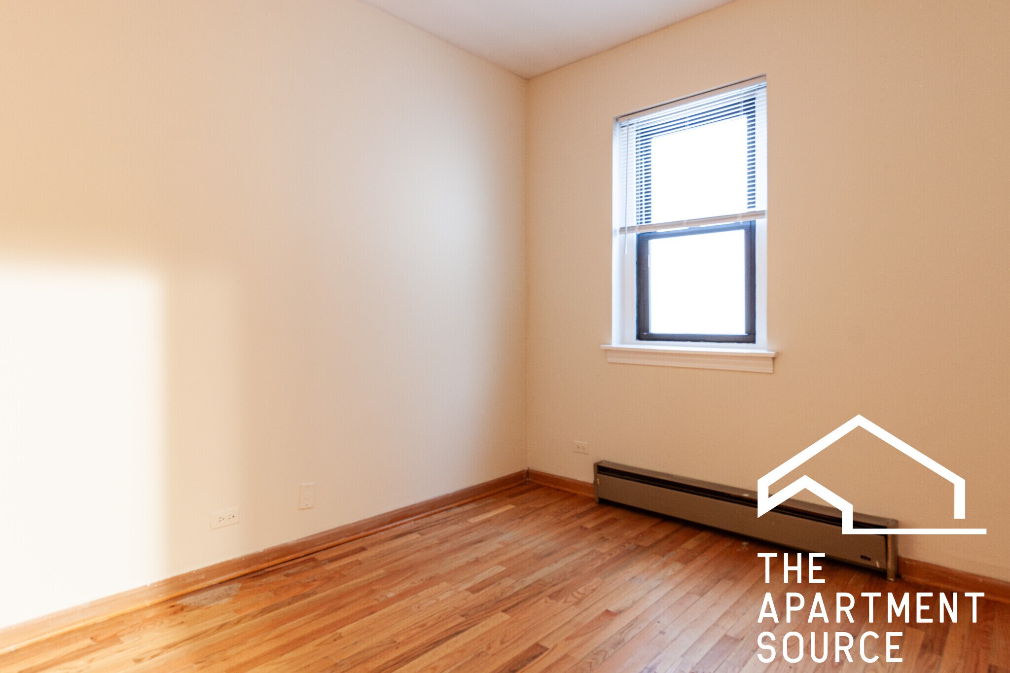 Building Photo - 633 W Barry Ave