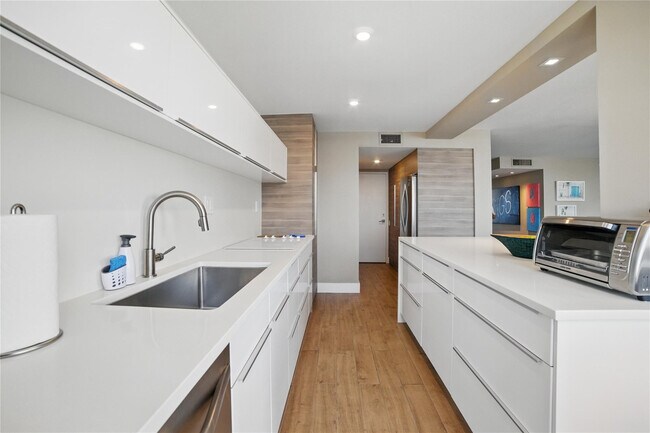 Building Photo - 1200 S Ocean Blvd