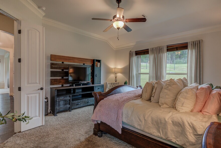 Building Photo - 308 Enchanted Hilltop Way