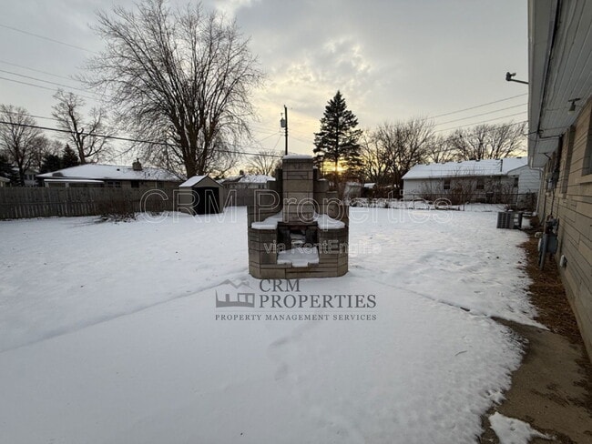 Building Photo - 513 James Dr