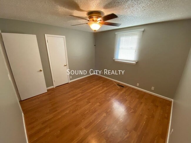 Building Photo - 3533 Albee Dr