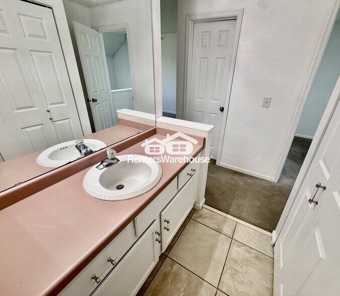 Building Photo - 7614 York Ave S