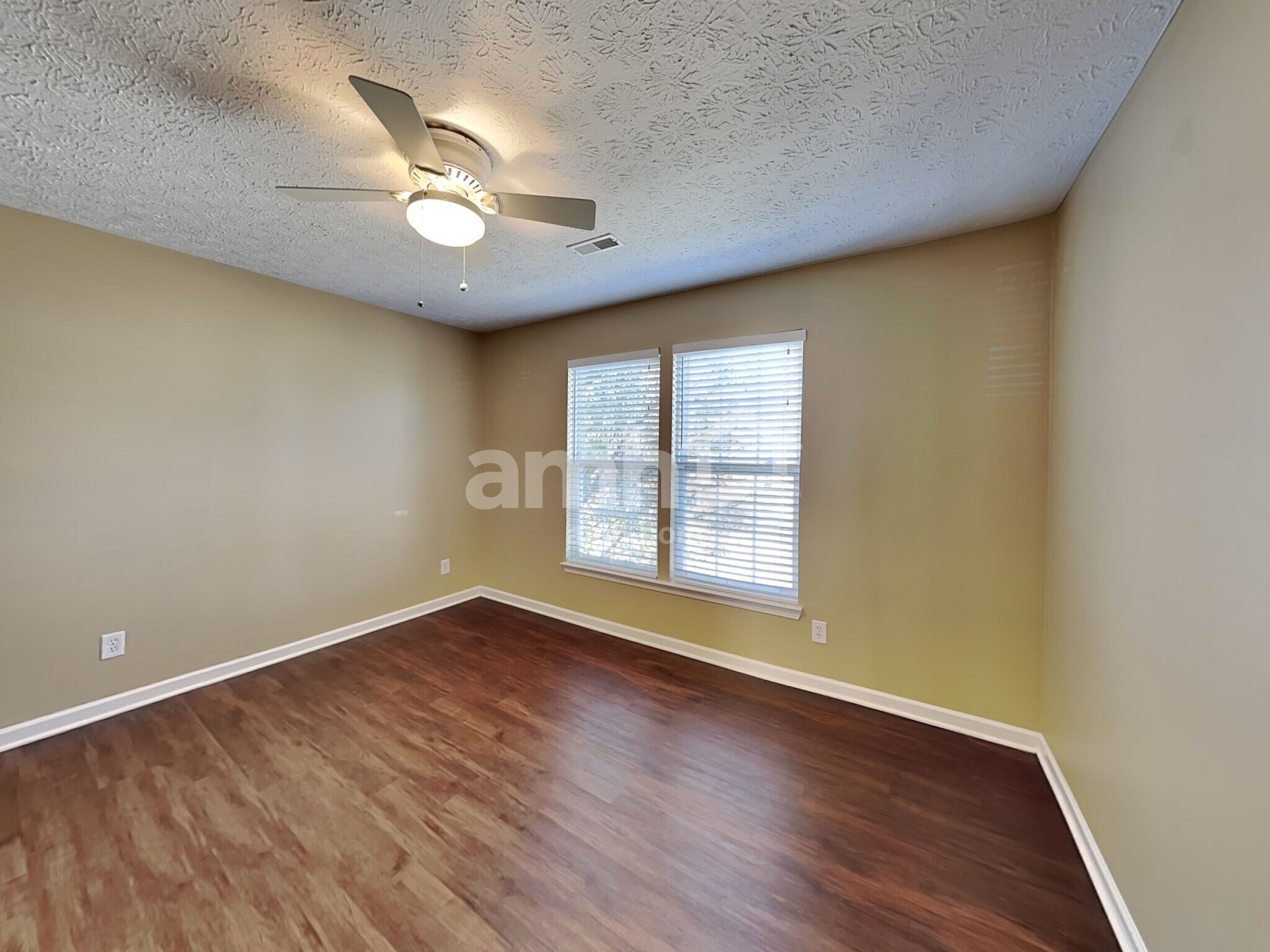 Building Photo - 285 Coyote Dr