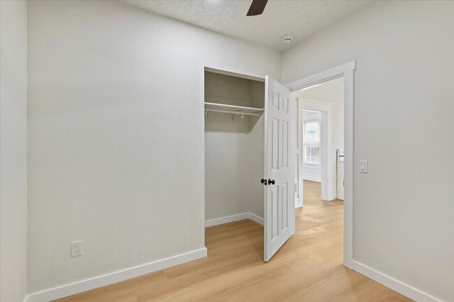 Building Photo - 309 N Commercial Ave