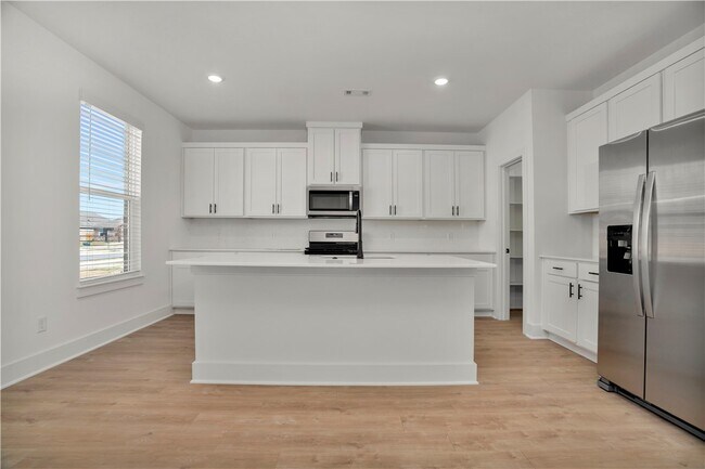 Building Photo - 4805 W Sturgeon St