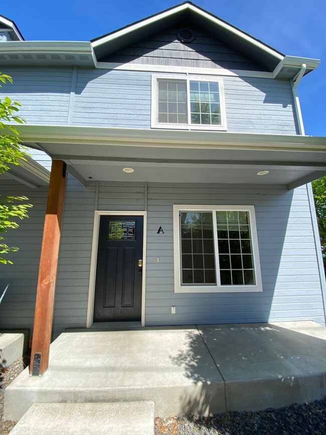 Building Photo - 907 W Cherry Ave