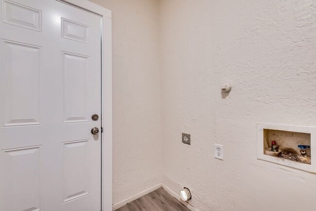 Building Photo - 2818 Oakdale St